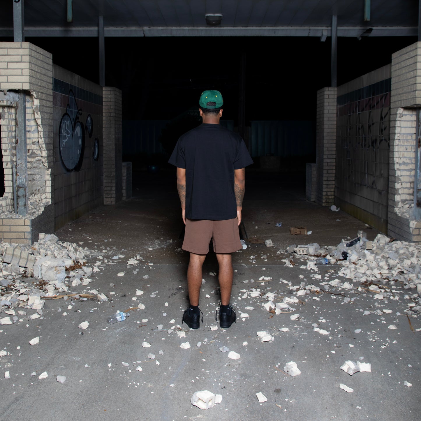 BLACK/ BROWN SHORT SLEEVE TEE