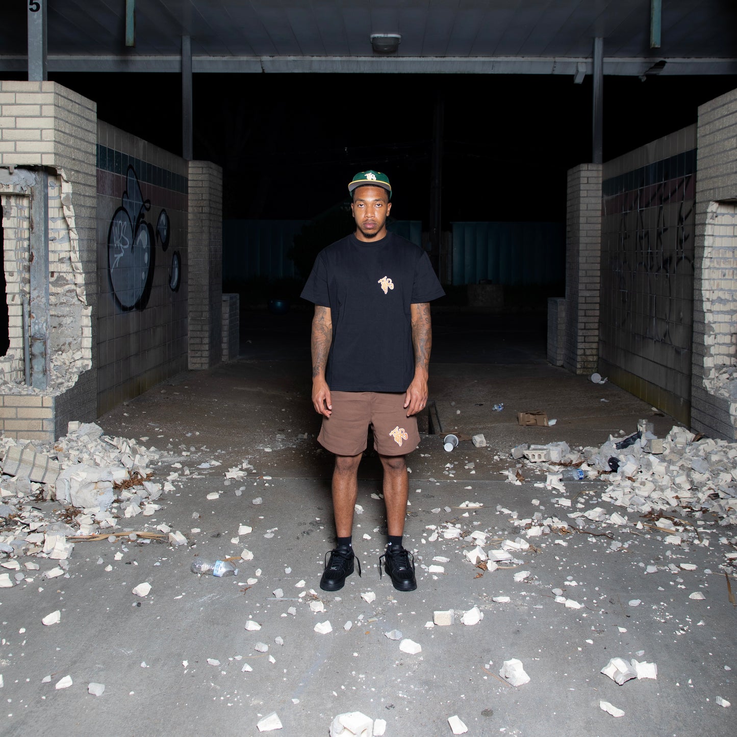 BLACK/ ORANGE SHORT SLEEVE TEE